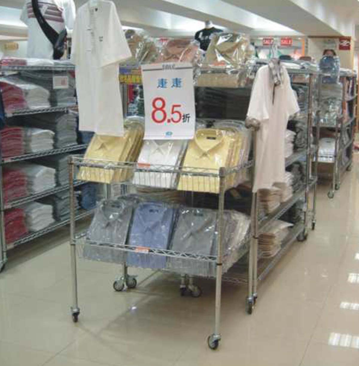 Clothing Display Wire Shelving Unit / Metal Rolling Clothes Rack